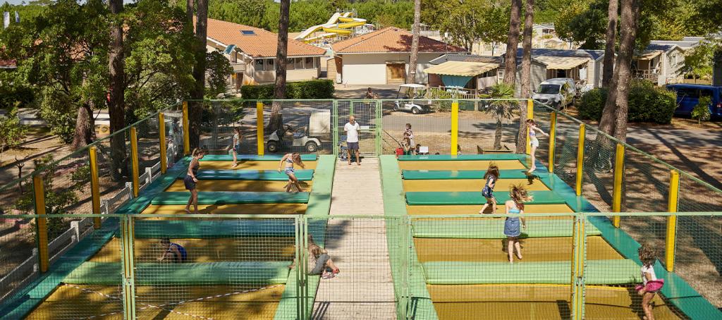 Trampolines au camping Les Oyats